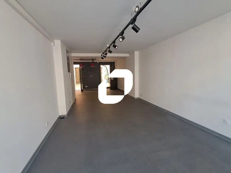 Retail in Bordeaux for lease - Building Photo - Image 3 of 10