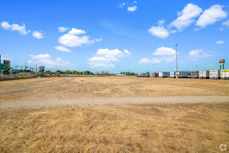 1501 N Jack Tone Rd, Ripon, CA 95366 IHG Candlewood Suites/Avid Dual