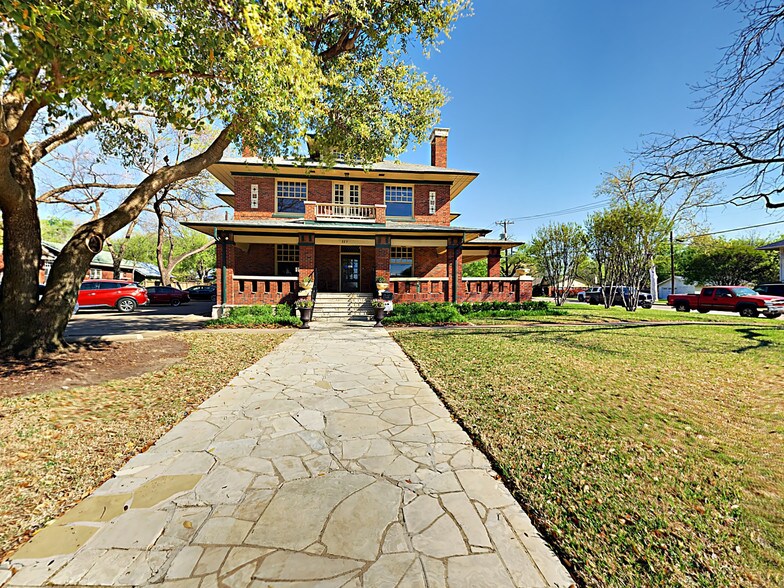 223 E College St, Grapevine, TX for sale - Building Photo - Image 1 of 1
