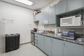 2 Sheppard Ave E, Toronto, ON for lease Interior Photo- Image 2 of 6