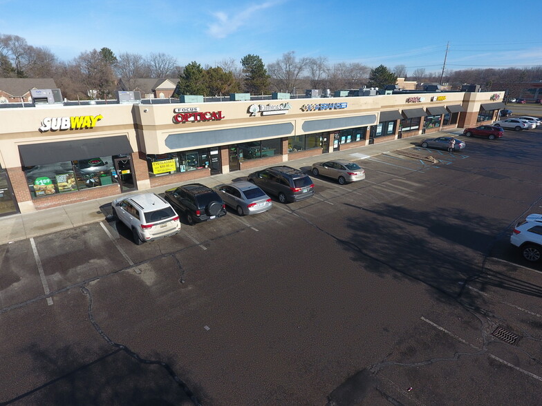 2010-2124 W Auburn Rd, Rochester Hills, MI for lease - Building Photo - Image 3 of 5