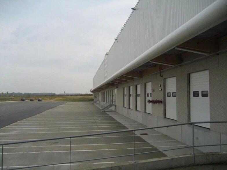 Industrial in Savigny-sur-Clairis for lease - Building Photo - Image 3 of 20