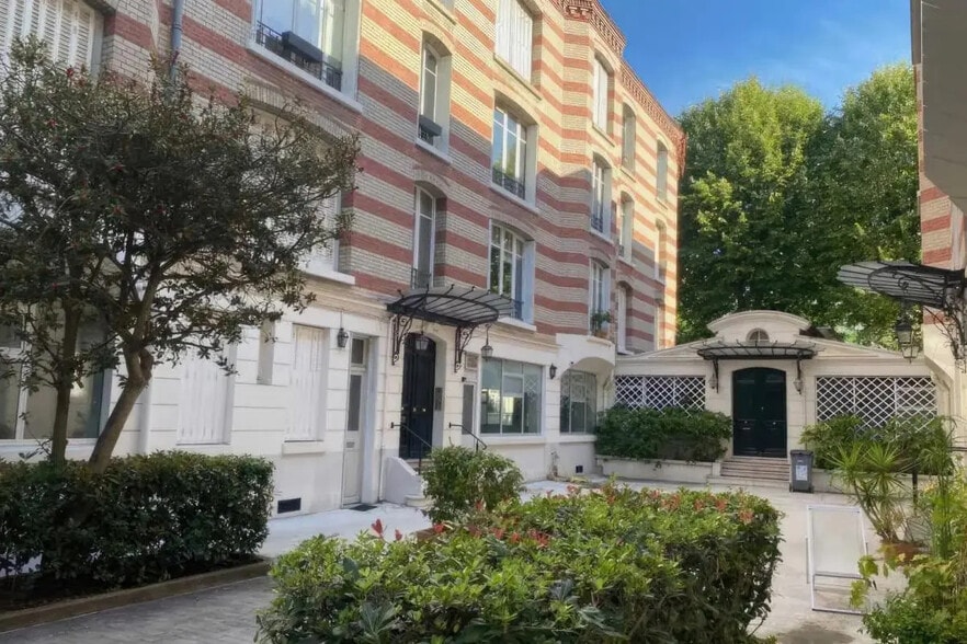 Office in Neuilly-sur-Seine for sale - Building Photo - Image 1 of 11