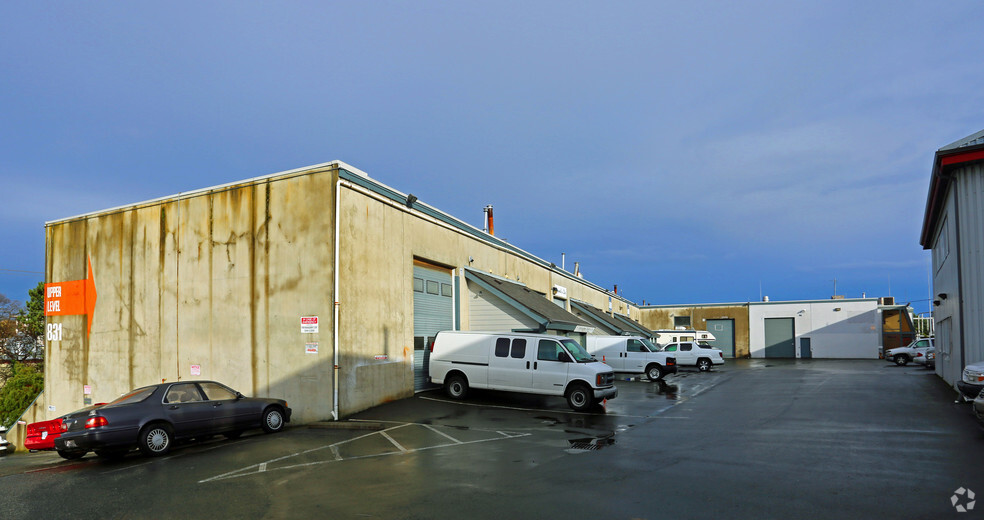 831 Devonshire Rd, Esquimalt, BC for sale - Building Photo - Image 2 of 4