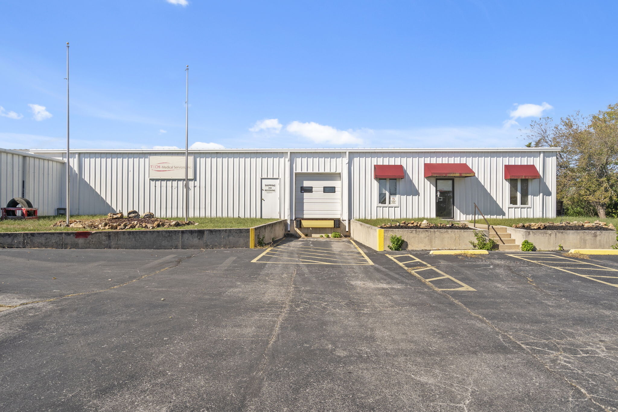 1110 N Gerald St, Nixa, MO for lease Interior Photo- Image 1 of 14