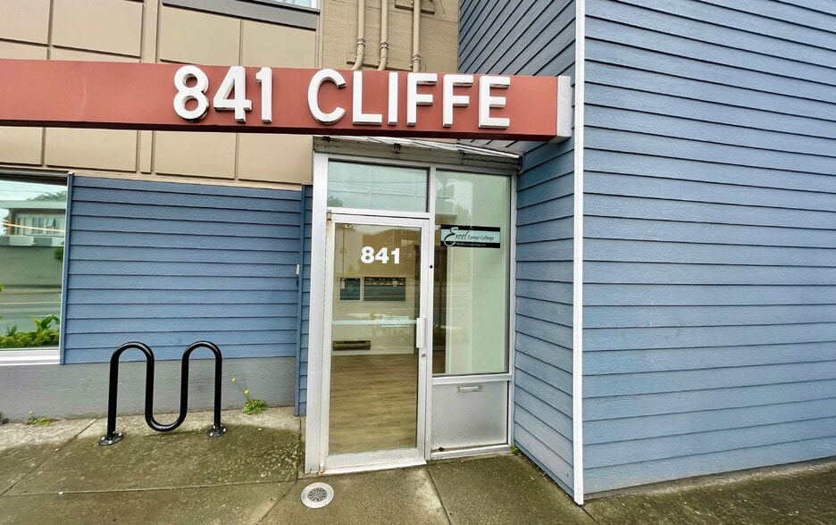 841 Cliffe Av, Courtenay, BC for lease - Building Photo - Image 2 of 2