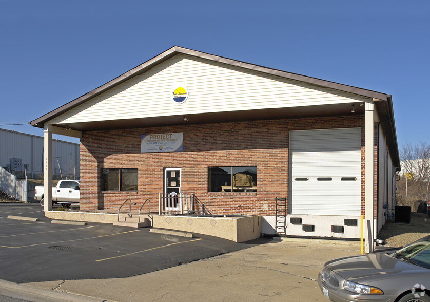 1817 Scherer Pky, Saint Charles, MO for lease - Building Photo - Image 2 of 15