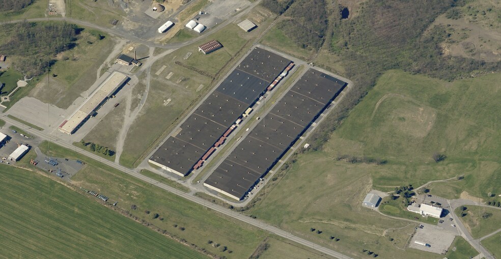 2111 Carbaugh Ave, Chambersburg, PA for lease - Building Photo - Image 2 of 2