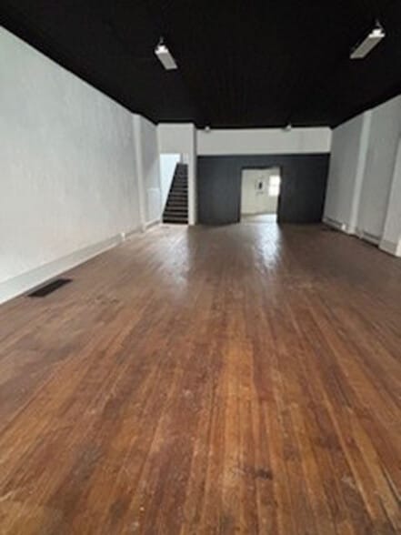 15 N Main St, Three Rivers, MI for lease - Building Photo - Image 3 of 7