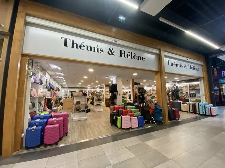 Retail in Montivilliers for lease - Building Photo - Image 1 of 7