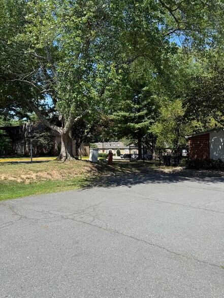 1712 Clubhouse Rd, Reston, VA for lease - Building Photo - Image 2 of 17