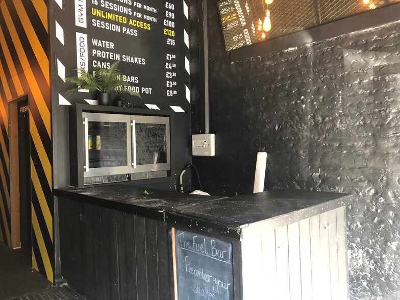 39 Upper Gardner St, Brighton for lease - Lobby - Image 2 of 5