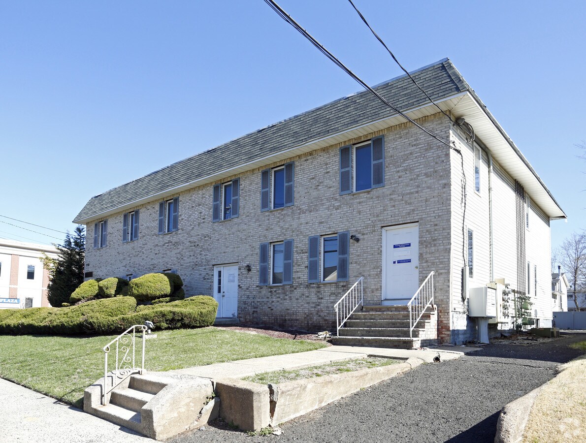 118 Westfield Ave, Clark, NJ 07066