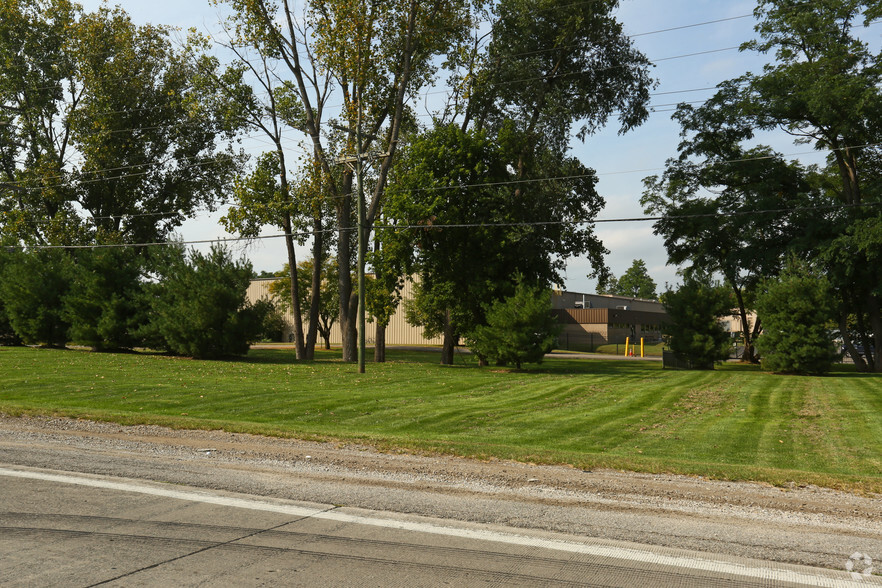 10885 Textile Rd, Belleville, MI for lease - Building Photo - Image 2 of 4