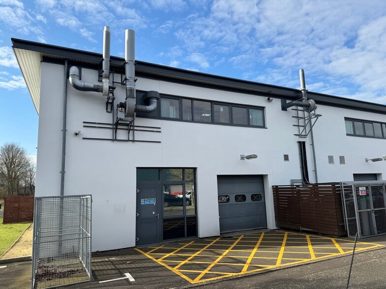 127 Olympic Ave, Milton for lease - Building Photo - Image 2 of 2