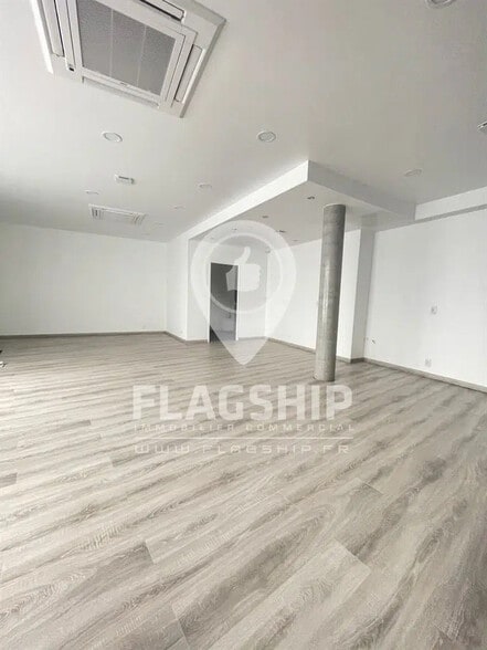 Retail in Sèvres for lease - Interior Photo - Image 1 of 8