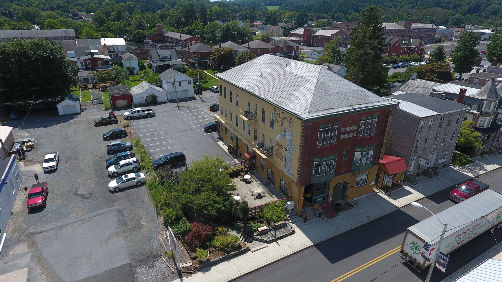 2432 E Main St, Fleetwood, PA 19522 MIXEDUSE 5 APARTMENTS 2 RETAIL