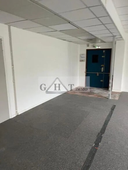 Office in La Courneuve for lease - Interior Photo - Image 3 of 6