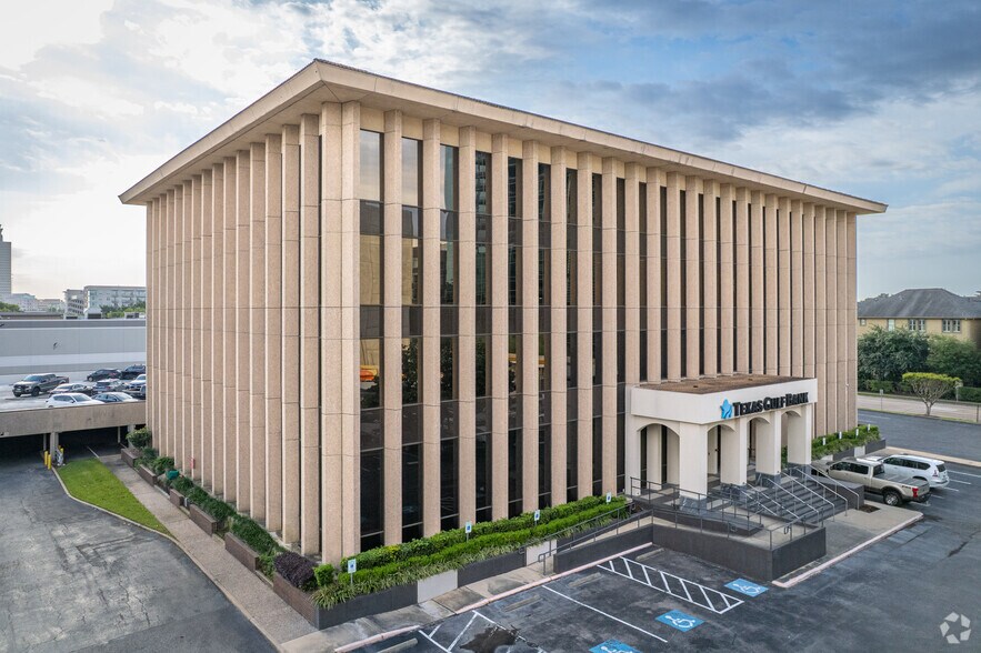 900 Town & Country Blvd, Houston, TX for lease - Building Photo - Image 1 of 4