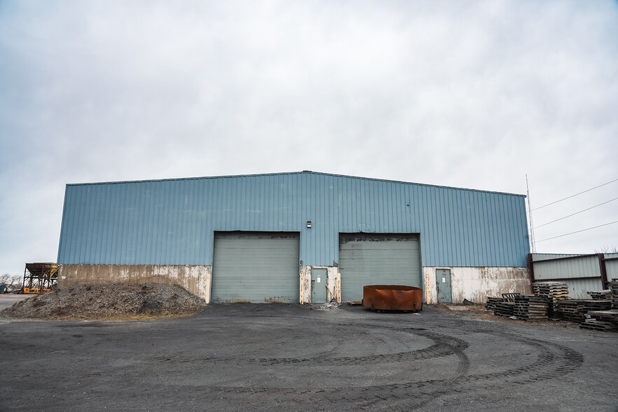 1281 Thorold Stone Rd., Thorold, ON à louer - Photo du bâtiment - Image 2 de 5