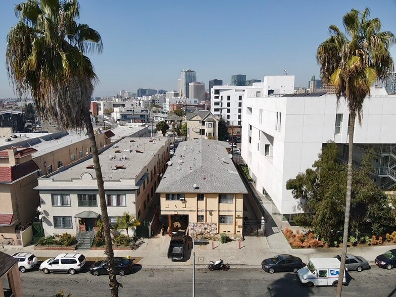 827 S Carondelet St, Los Angeles, CA for sale - Building Photo - Image 1 of 8