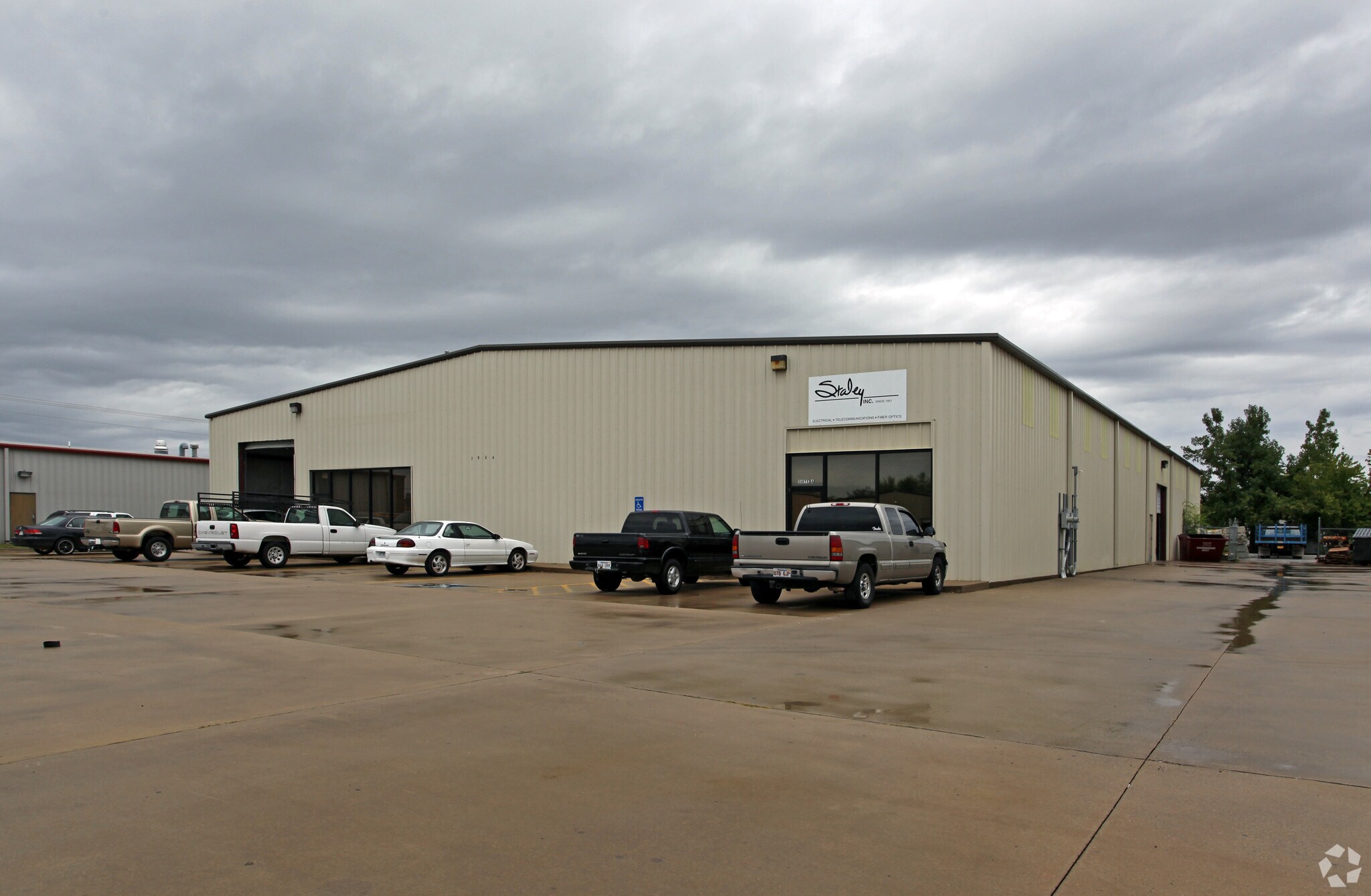 3904 W Kelley Ave, Springdale, AR for lease Primary Photo- Image 1 of 5