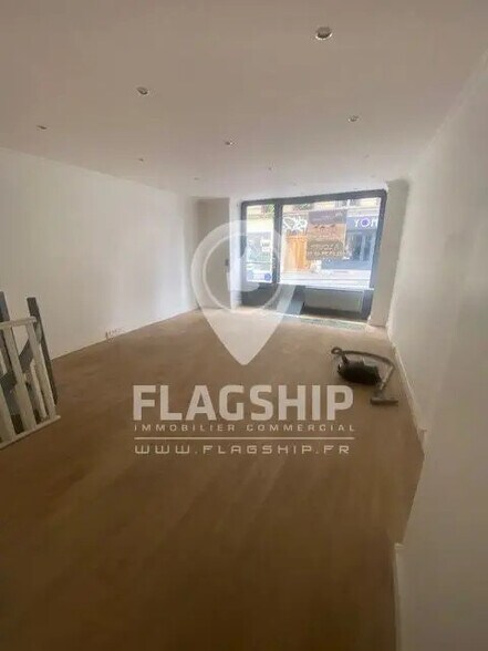 Retail in Paris for lease - Building Photo - Image 1 of 9