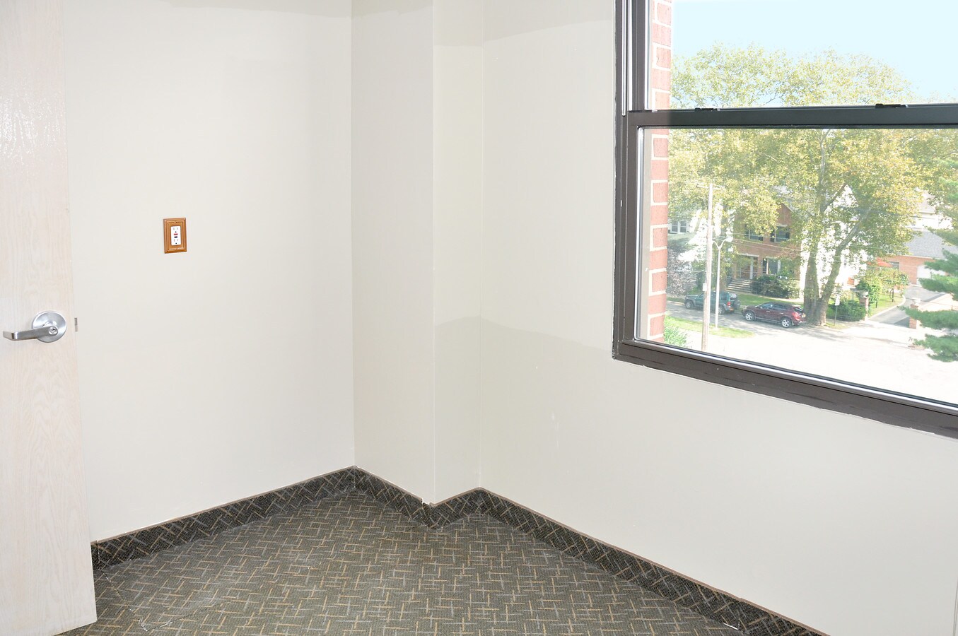 199 Jericho Tpke, Floral Park, NY 11001