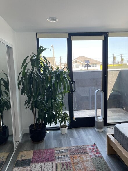 1245 Crenshaw Blvd, Los Angeles, CA for sale - Interior Photo - Image 2 of 12