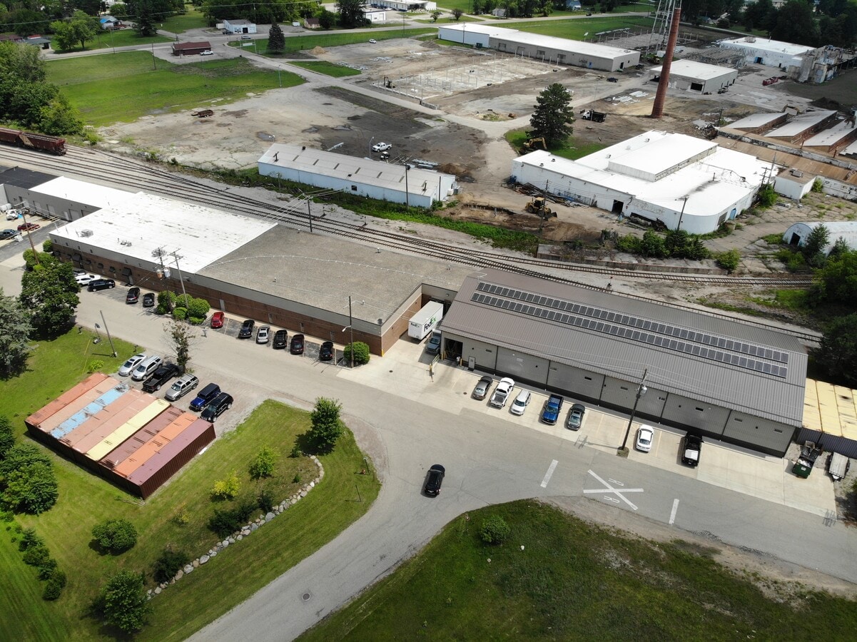 215 S Sherman Rd, Vassar, MI 48768