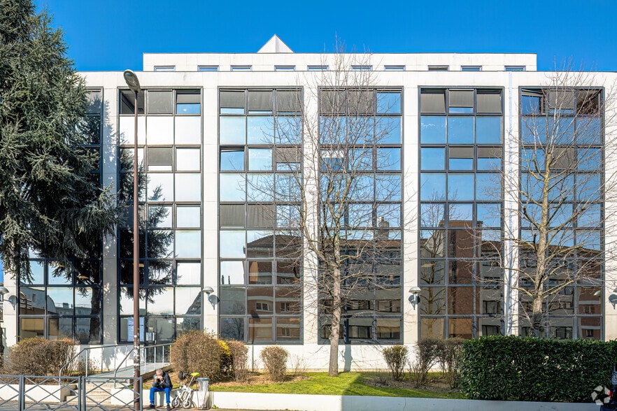 Office in Montreuil for lease - Building Photo - Image 3 of 6