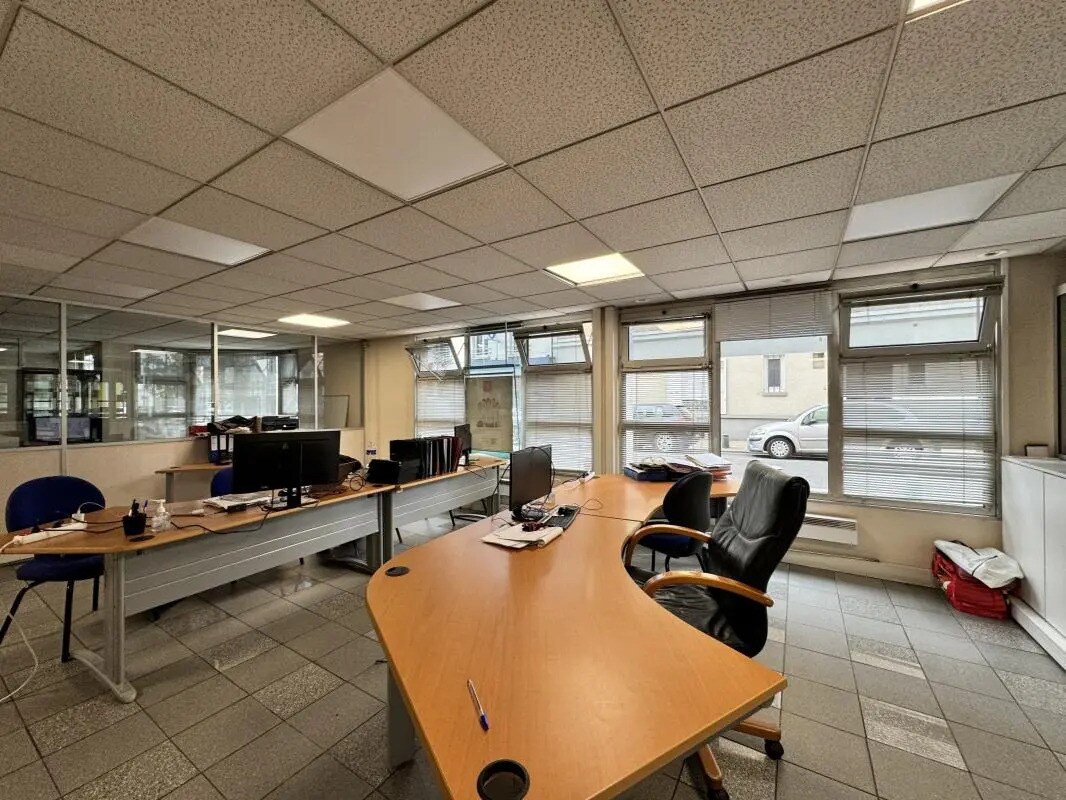 Office in Ivry-sur-Seine for sale Interior Photo- Image 1 of 13
