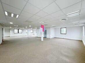 Office in Saint-Germain-en-Laye for lease Interior Photo- Image 2 of 5
