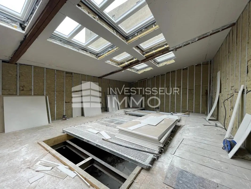 Retail in Melun for lease Interior Photo- Image 1 of 3