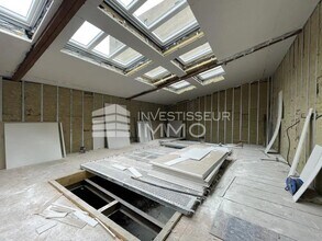 Retail in Melun for lease Interior Photo- Image 1 of 3