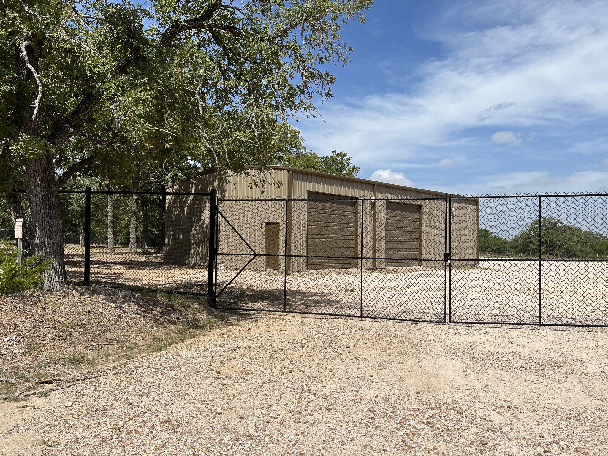 493 Turner Ln, Giddings, TX 78942
