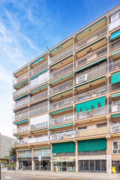 Retail in L'Hospitalet de Llobregat, Barcelona for lease - Building Photo - Image 3 of 3