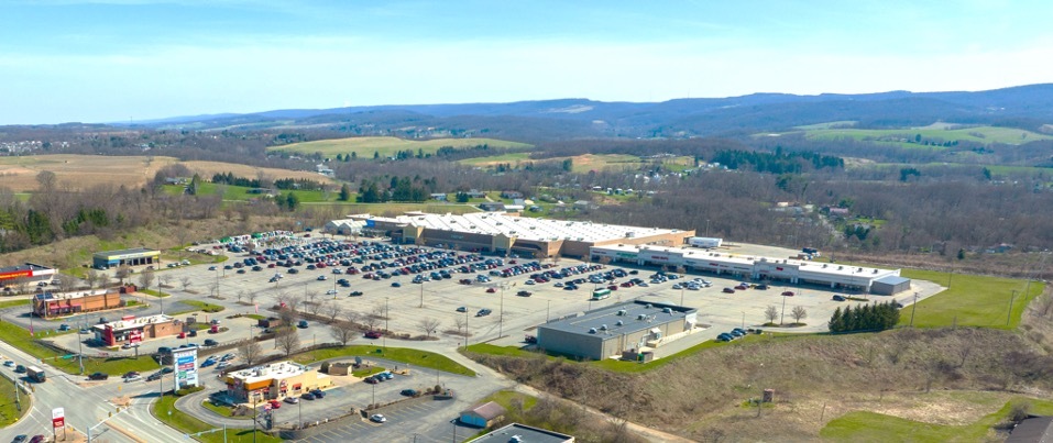 700-900 Summit Ridge Plz, Mount Pleasant, PA for lease - Building Photo - Image 1 of 2