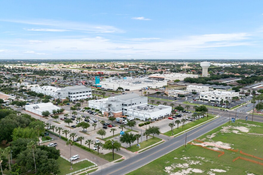 7017 N 10th St, McAllen, TX for lease - Building Photo - Image 3 of 8