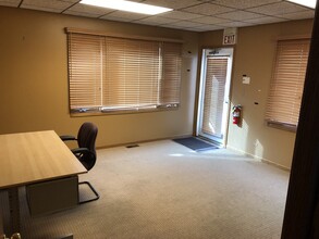 75 E Division St, Mundelein, IL for lease Interior Photo- Image 1 of 9