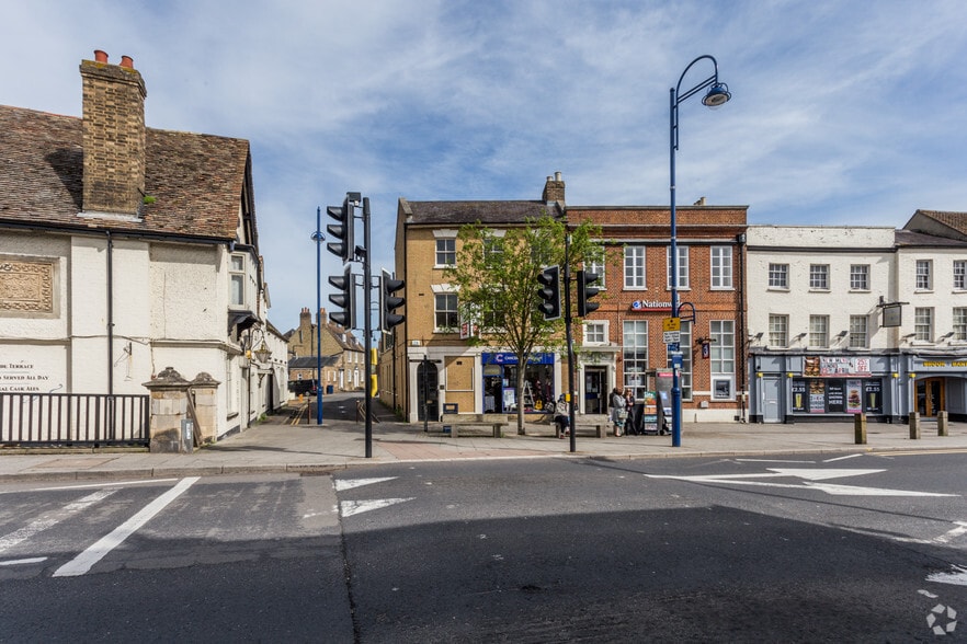 3-5 Market Sq, St Neots for lease - Building Photo - Image 1 of 4
