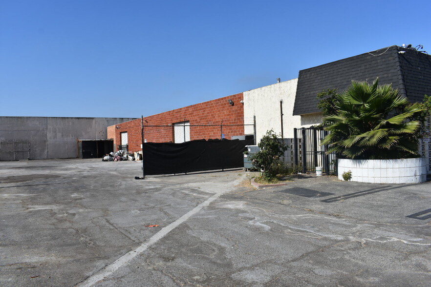 120 W 131st St, Los Angeles, CA for lease - Building Photo - Image 3 of 33