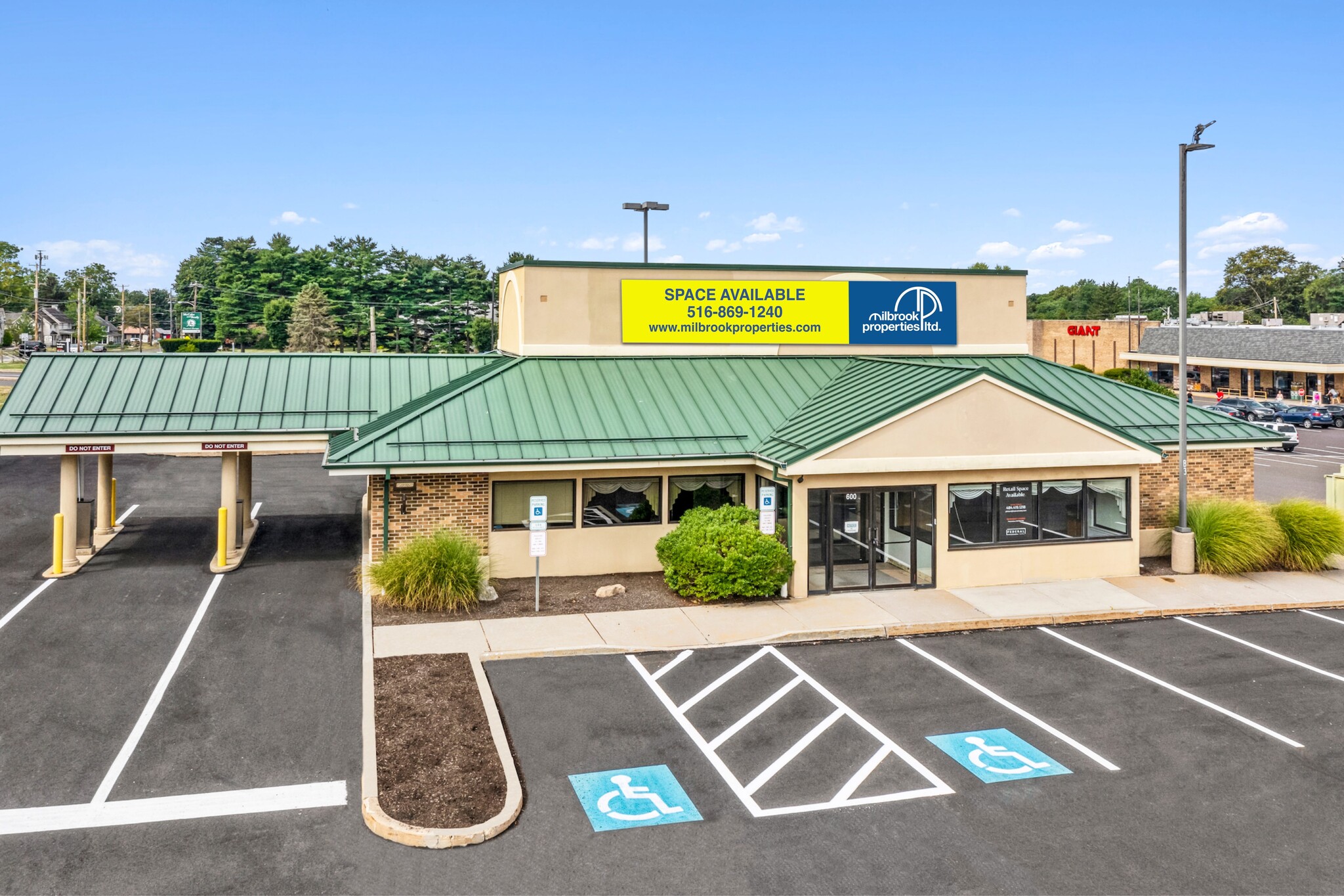 426 Town Ctr, New Britain, PA for lease Building Photo- Image 1 of 6