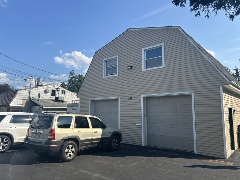 202 7th St, Matamoras, PA for lease - Building Photo - Image 1 of 17