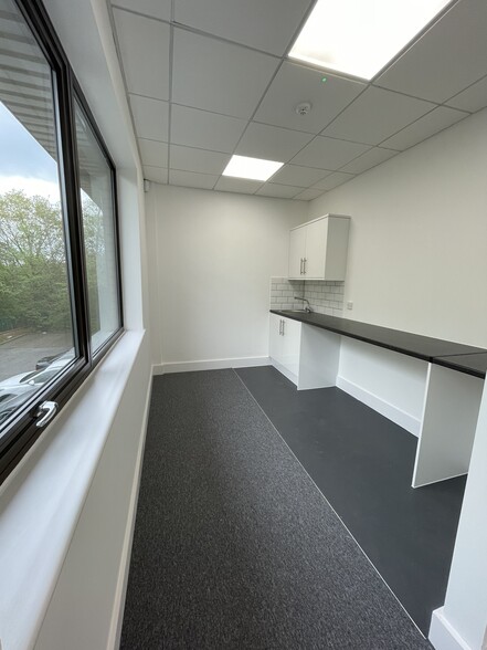 15-16 Thorney Leys Park, Witney for lease - Building Photo - Image 3 of 5