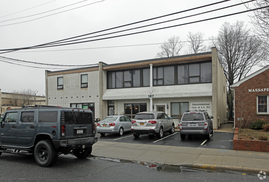 187 Veterans Blvd, Massapequa, NY for sale - Primary Photo - Image 1 of 1