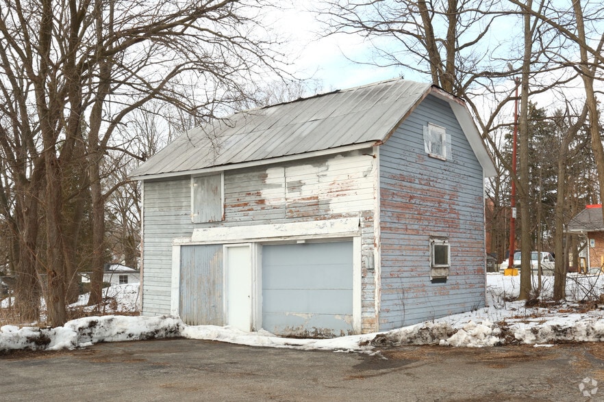 338 S Cochran Ave, Charlotte, MI for sale - Building Photo - Image 2 of 4