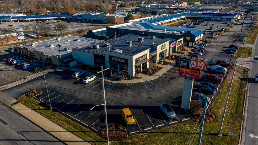 Fort Wayne Portfolio portfolio of 2 properties for sale on LoopNet.com - Building Photo - Image 2 of 4