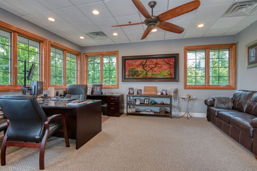 1 Golfview Rd, Lake Zurich, IL for lease - Interior Photo - Image 3 of 37
