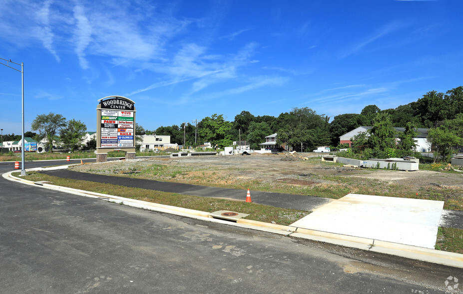 13608 Jefferson Davis Hwy, Woodbridge, VA for lease - Primary Photo - Image 3 of 3